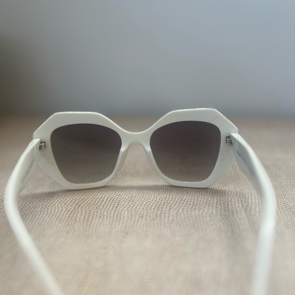 PRADA SPR 16W WHITE CAT EYE SUNGLASSES 100% AUTHENTIC LIKE NEW - Picture 6 of 12
